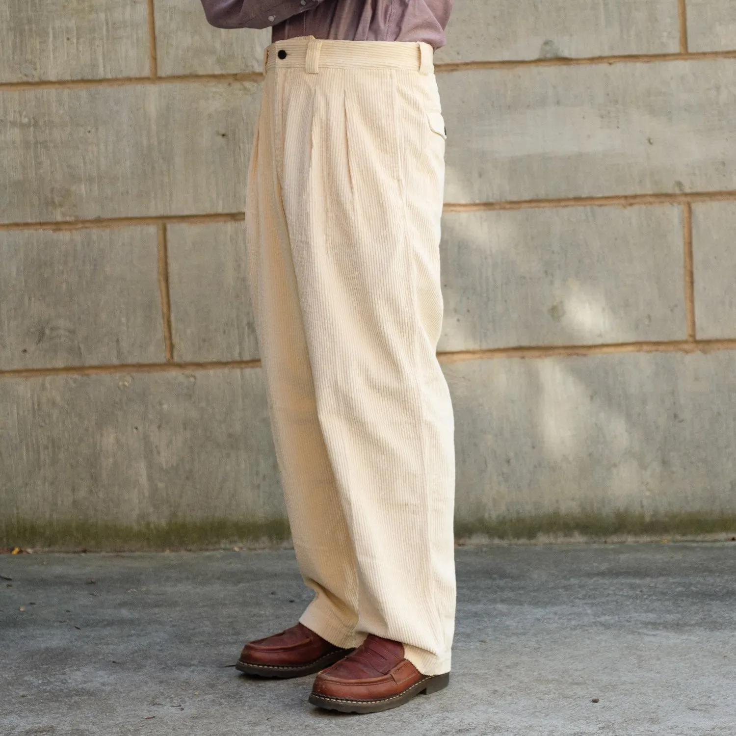 Corduroy Tucked Trousers in White