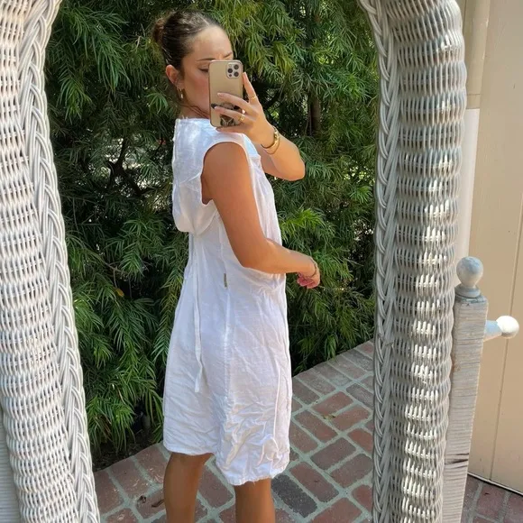Natural line linen white dress sz LFits size s-L. Model is 5’7