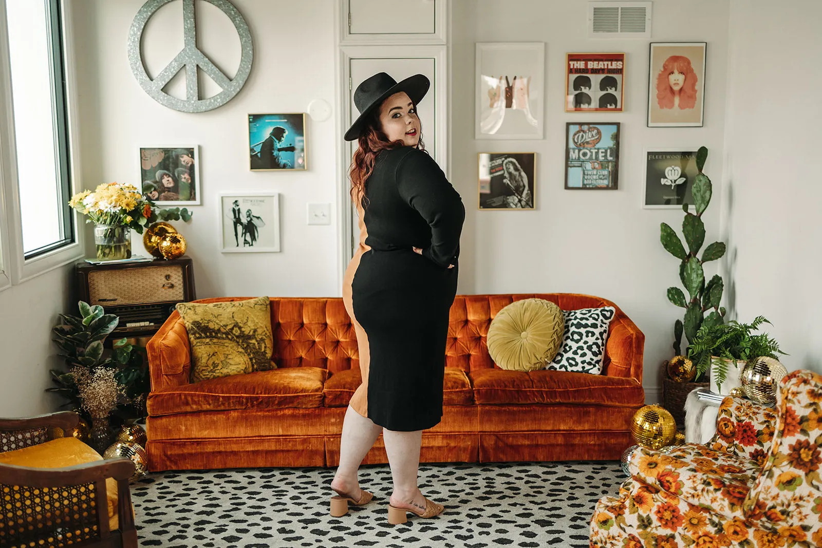 olga dress in black caramel