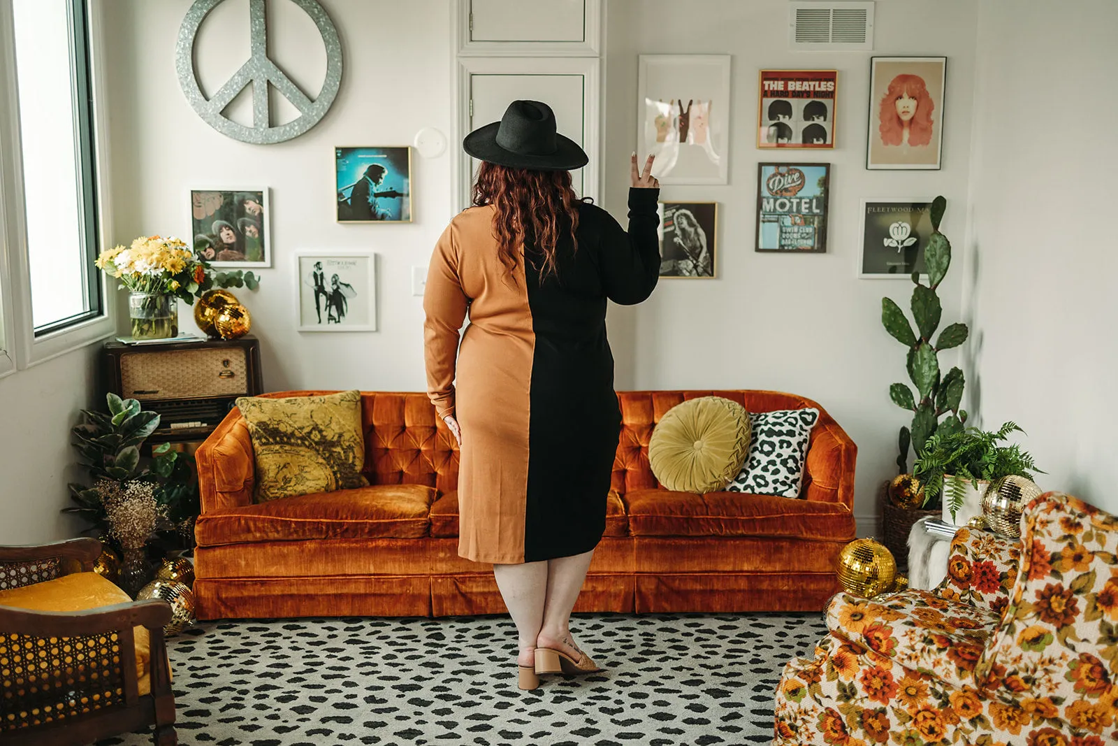 olga dress in black caramel