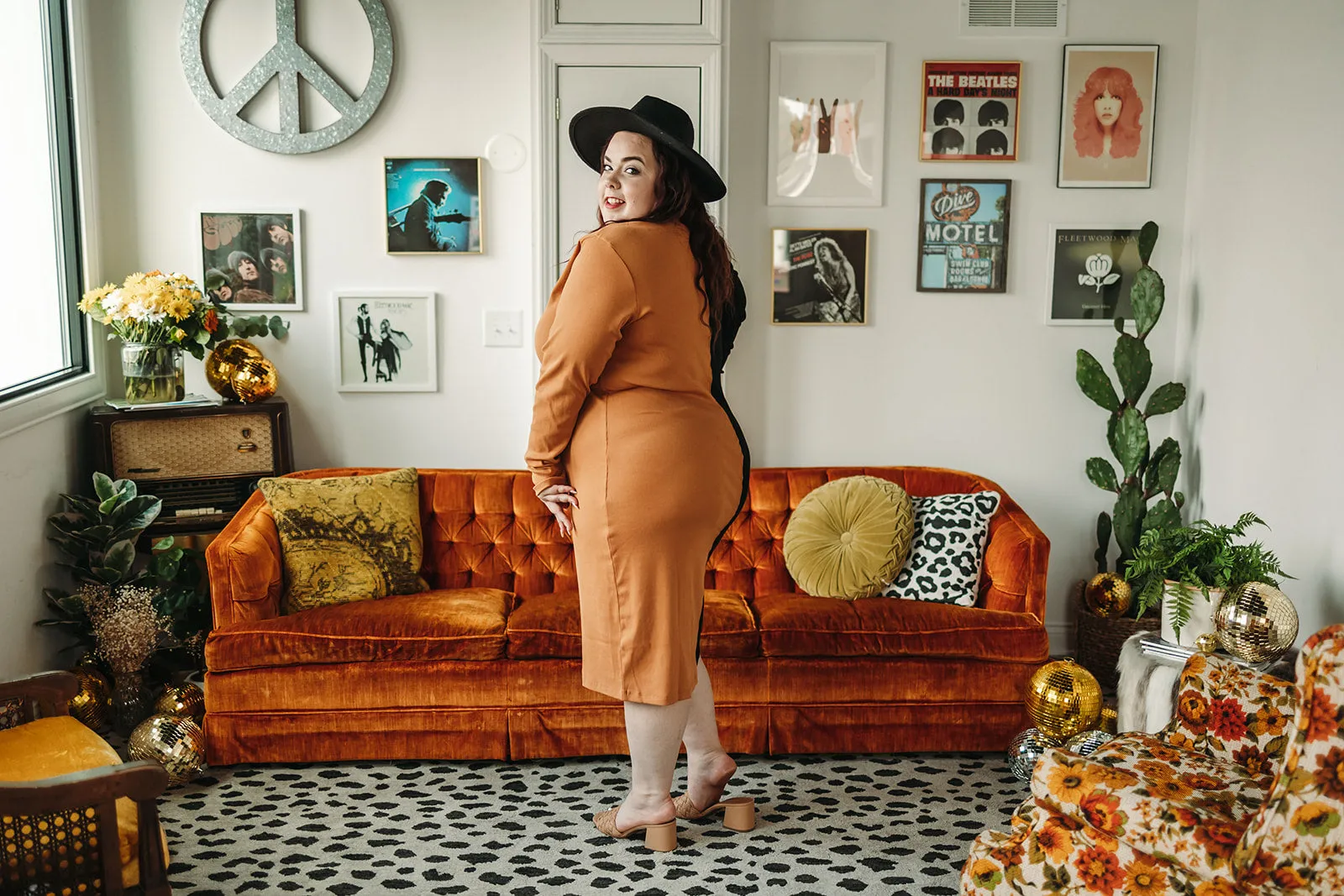 olga dress in black caramel