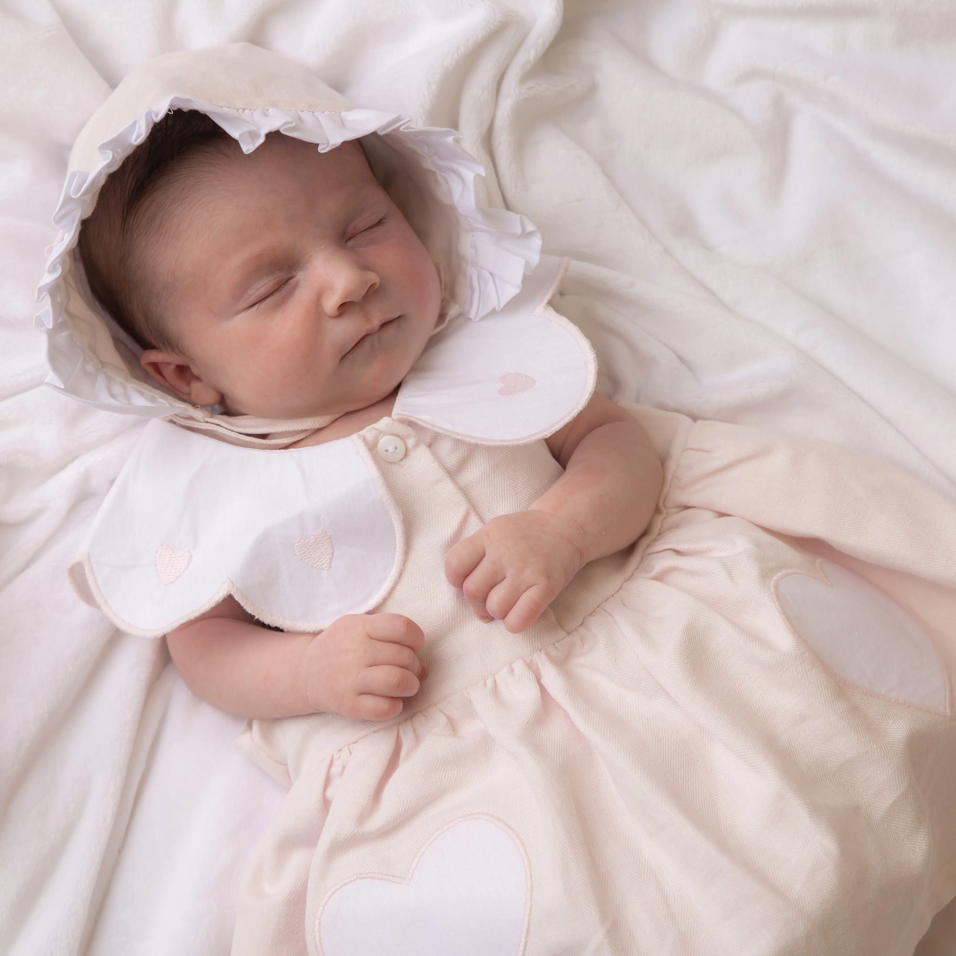 Pink Linen Scallop Heart Jampant Set With Bonnet