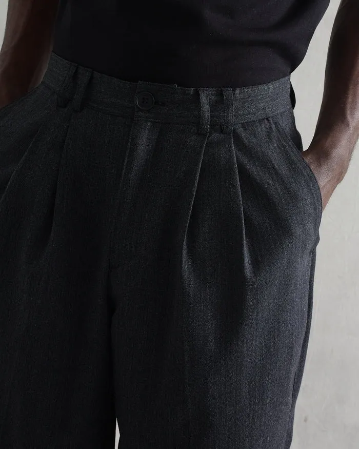【WAX London】Raleigh Chevron Pleated Trousers Charcoal 羊毛人字紋打褶直筒褲